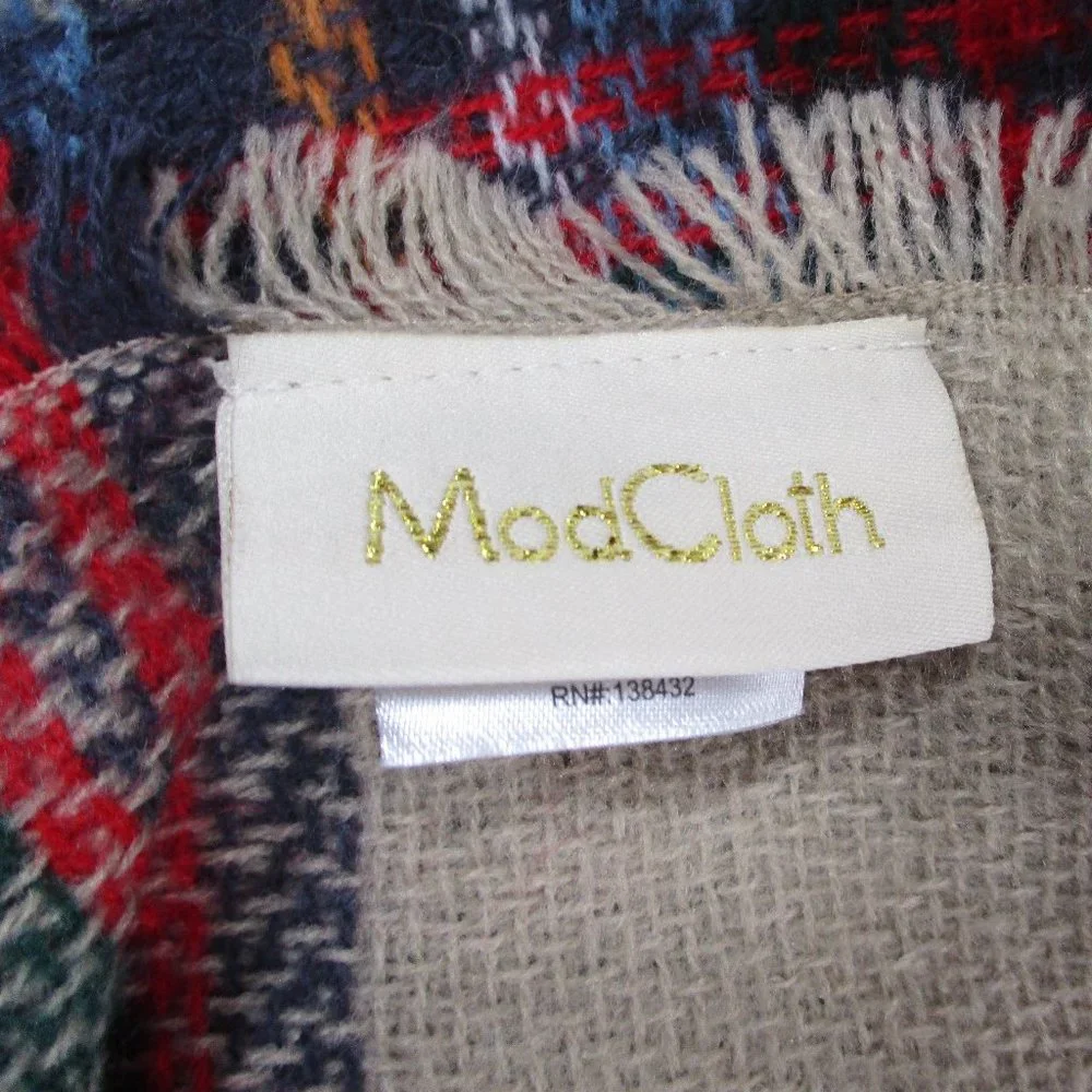 MODCLOTH Red Square Scarf - Picture 4 of 11